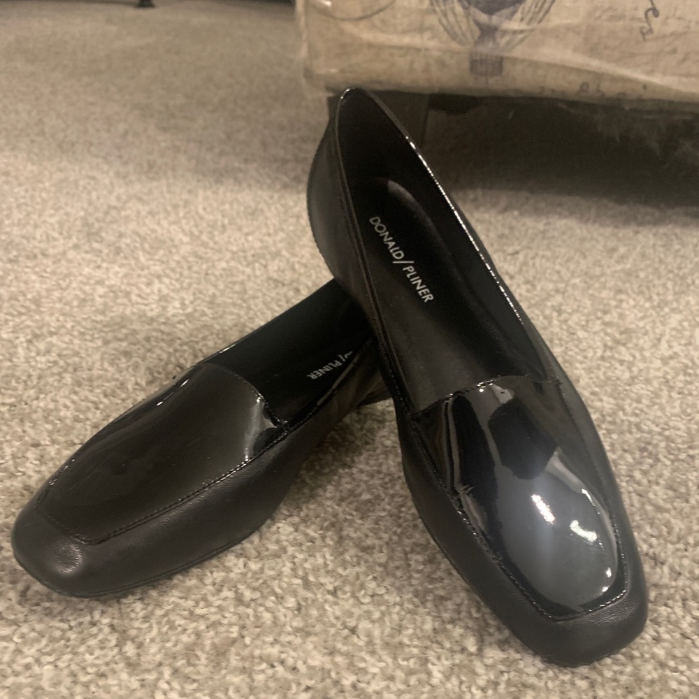 Donald Pliner leather patent Deedee loafer sz 7.5
